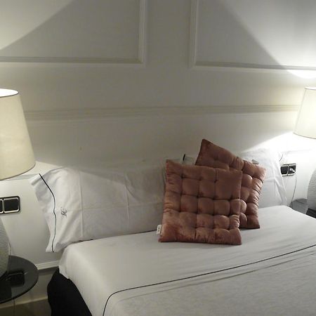 Apartamentos Manzana Μαδρίτη Δωμάτιο φωτογραφία